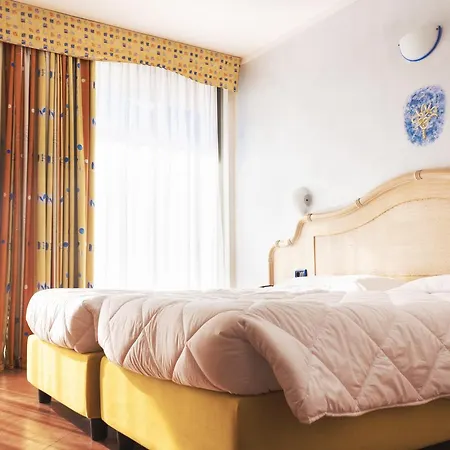 Surf Hotel Pier - Montagnoli Group Limone sul Garda Buitenkant foto