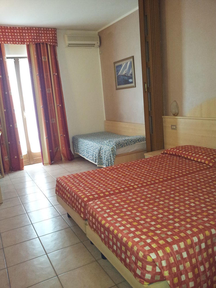 Surf Pier - Montagnoli Group Hotel Limone sul Garda